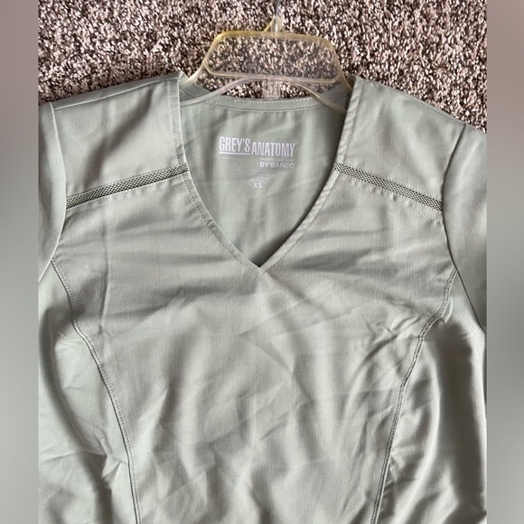 Grey’s Anatomy scrub top women’s various sizes - Picture 5 of 6